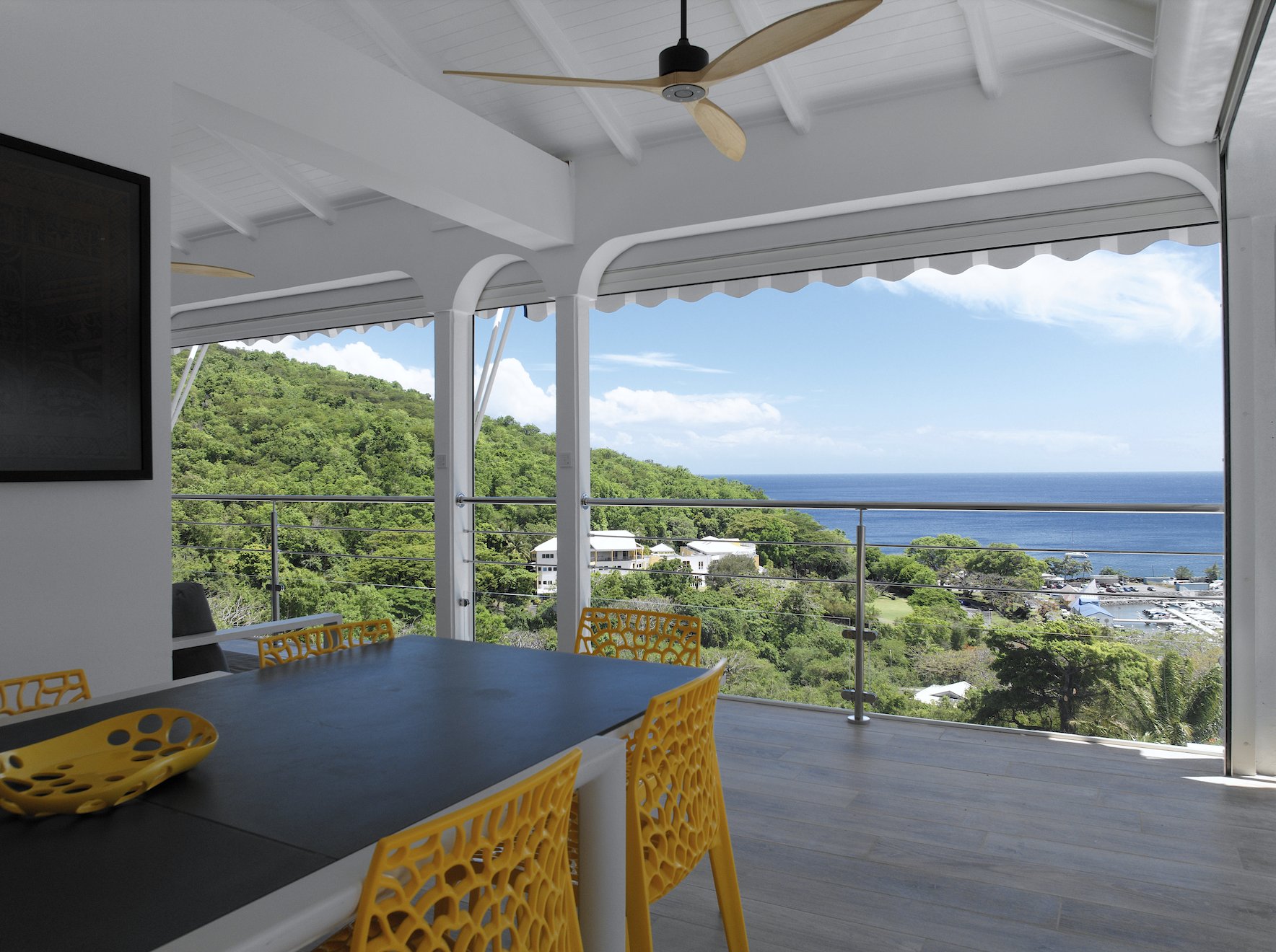 La terrasse face à la mer